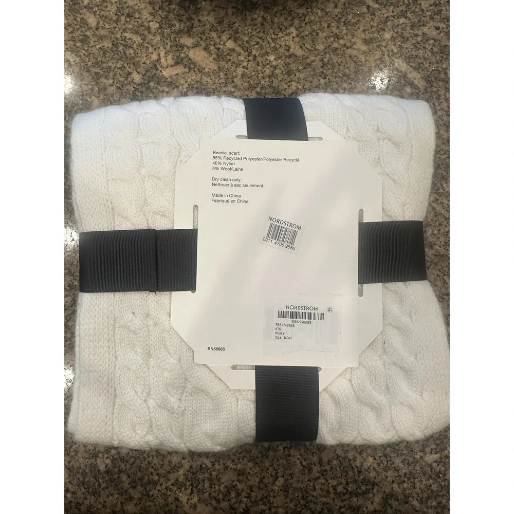 Treasure & Bond Cold Weather Accessory Set Womens One Size White Scarf Beanie‎